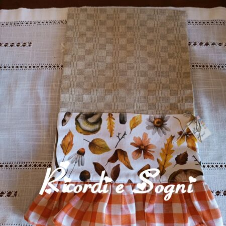 Foglie e Funghi d'Autunno - Asciugapiatti in Arancione con Volant